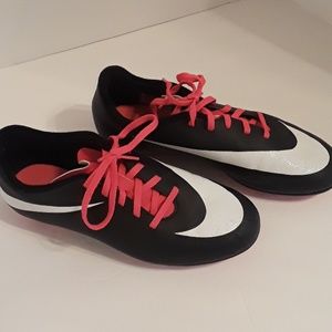 Nike 5Y girls soccer shoes/cleats